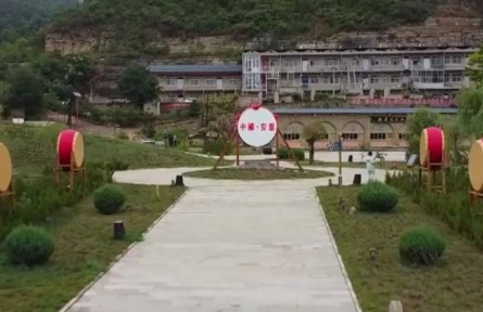 陜西延安馮家營村：上至九十九 下到剛會(huì)走 人人都會(huì)打腰鼓