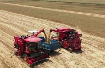 河南南陽(yáng)：農(nóng)機(jī)手疫情下的跨區(qū)作業(yè)