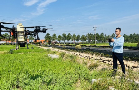 應超：用無人機“耕耘”現(xiàn)代農業(yè)夢
