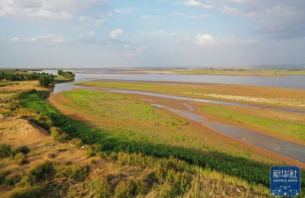內蒙古阿拉善：生態(tài)修復 阻沙入河